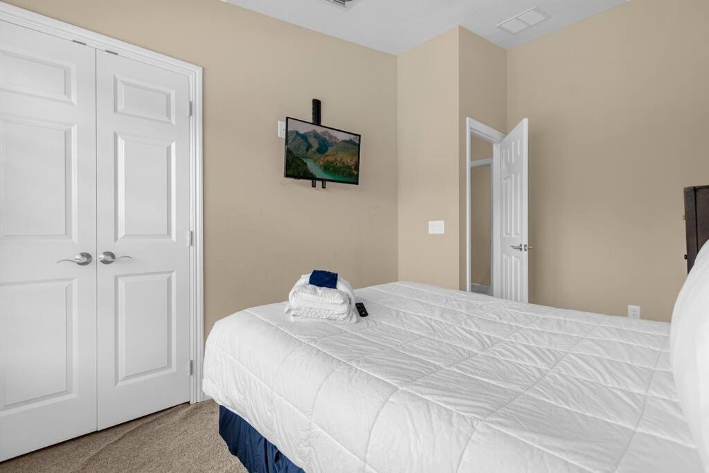 Vibrant 4br Family Townhome 1 Mile From World And Springs Holiday home *