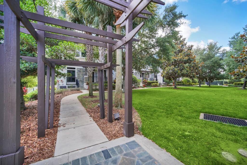Vibrant 4br Family Townhome 1 Mile From World And Springs Orlando