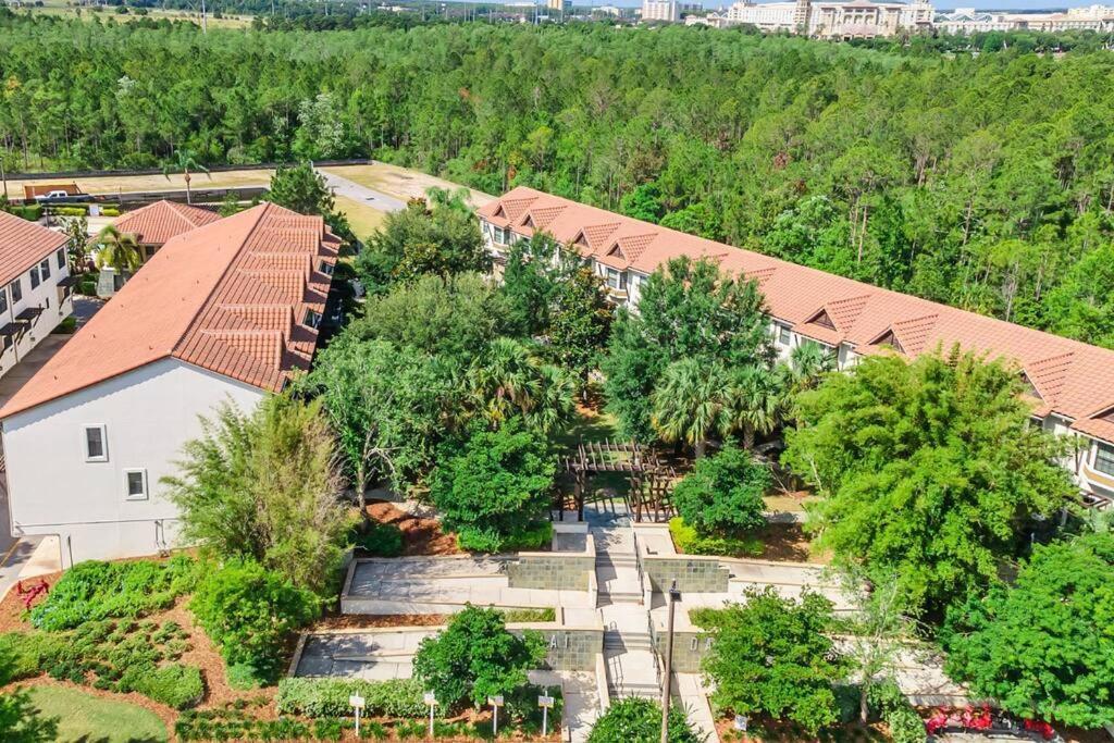 Vibrant 4br Family Townhome 1 Mile From World And Springs Holiday home
