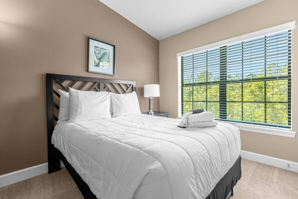 Vibrant 4br Family Townhome 1 Mile From World And Springs Orlando