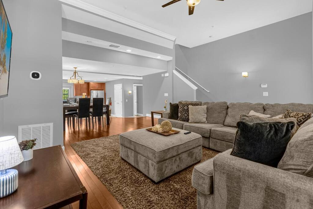 Vibrant 4br Family Townhome 1 Mile From World And Springs *