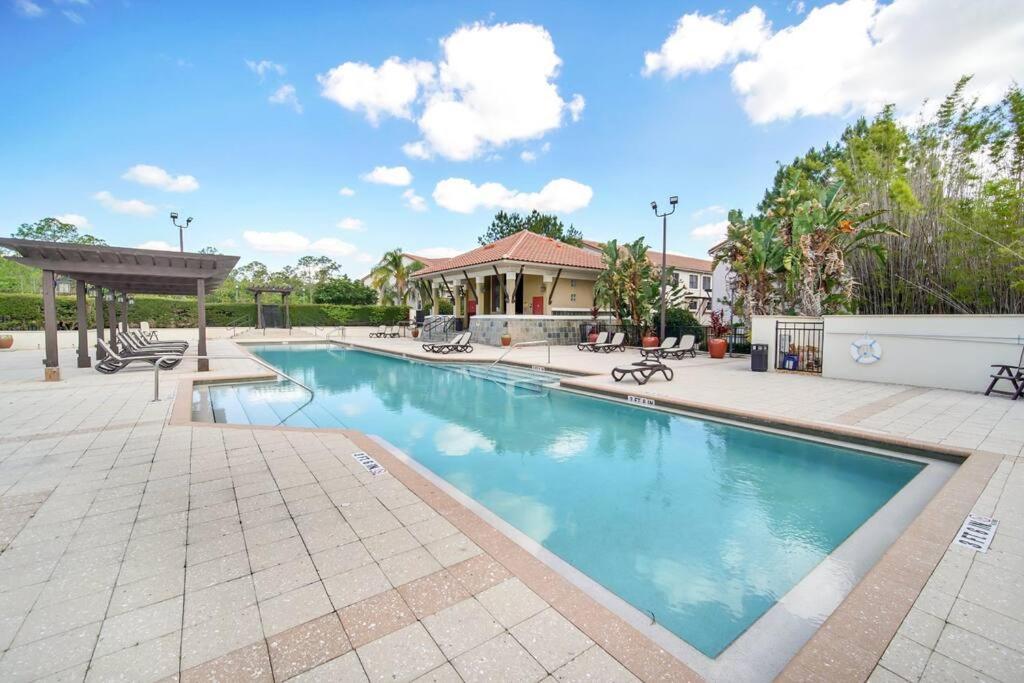 Holiday home Vibrant 4br Family Townhome 1 Mile From World And Springs *