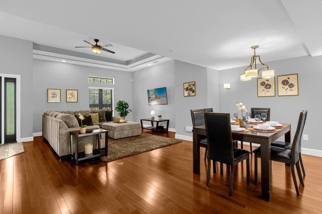 Vibrant 4br Family Townhome 1 Mile From World And Springs *