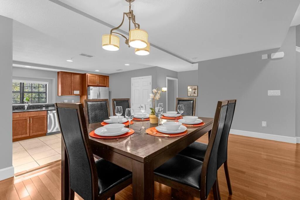 Vibrant 4br Family Townhome 1 Mile From World And Springs * Orlando